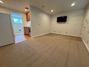 3513 NE 95th St, Unit 2 in Seattle, WA - Building Photo - Building Photo