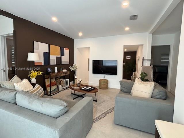 11 NW 45th St in Miami, FL - Building Photo