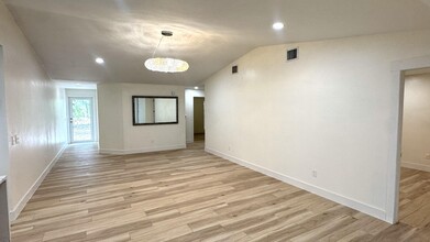 32524 Greenwood Loop in Wesley Chapel, FL - Building Photo - Building Photo