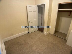 739 Parker St, Unit 3 in Boston, MA - Foto de edificio - Building Photo