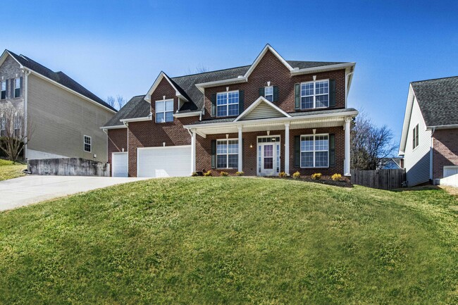 1223 Walnut Branch Ln in Knoxville, TN - Foto de edificio - Building Photo