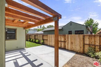 418 N Frederic St in Burbank, CA - Building Photo - Building Photo