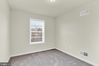 215 Woodside Ave in Hanover, PA - Building Photo - Building Photo