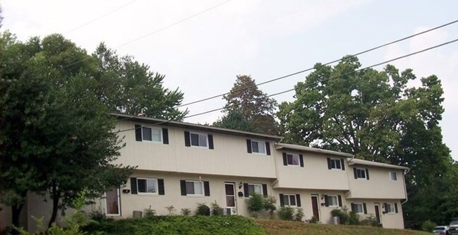 Randolph Macon Apartments in Front Royal, VA - Foto de edificio - Building Photo