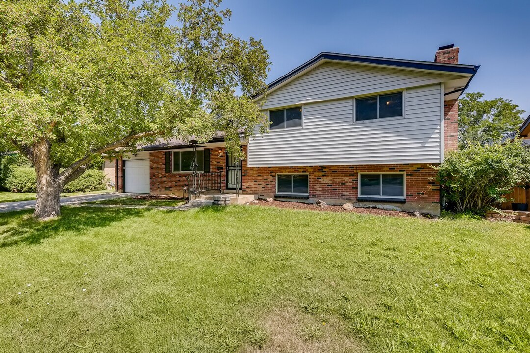 4641 W Tufts Ave in Denver, CO - Building Photo