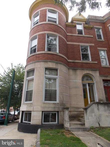 2743 St Paul St, Unit 3312 in Baltimore, MD - Building Photo