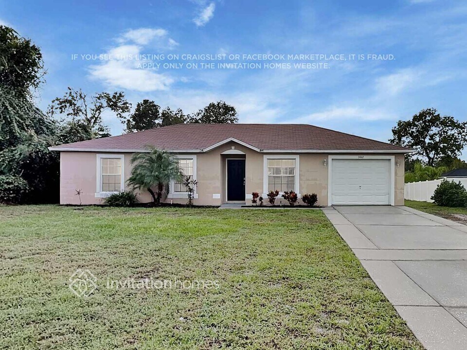 3442 Commerce Ave in Deltona, FL - Foto de edificio