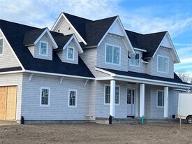 3 Margareta Ct in Westhampton Beach, NY - Building Photo