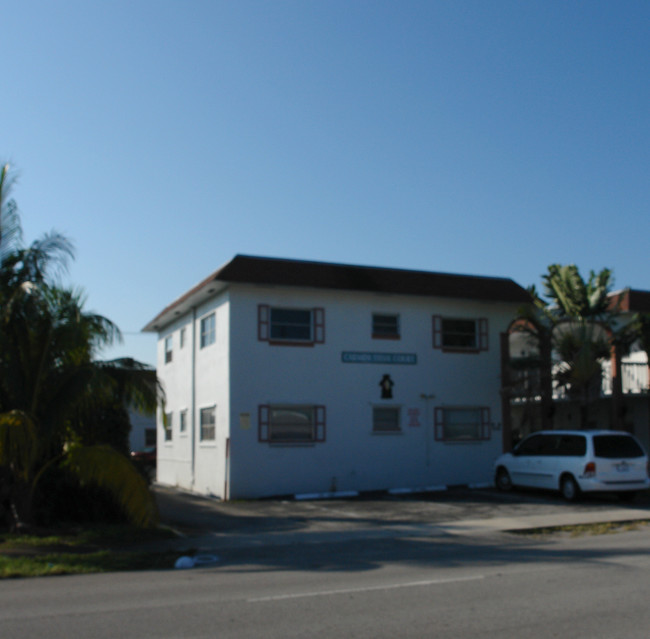 2418 Polk St in Hollywood, FL - Building Photo - Building Photo