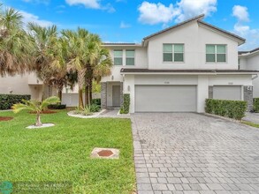 1130 Rio Ct in Lighthouse Point, FL - Foto de edificio - Building Photo