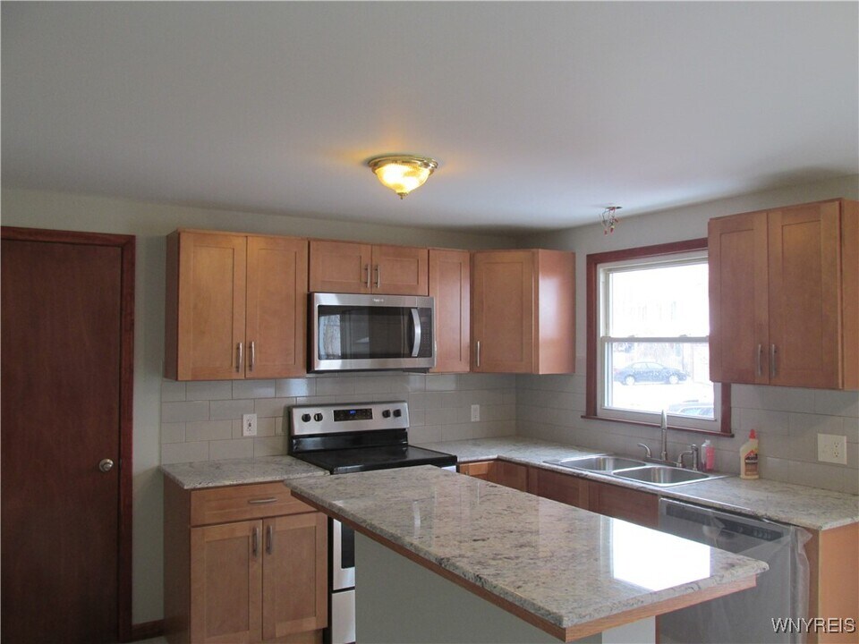 101 Dale Dr in North Tonawanda, NY - Building Photo