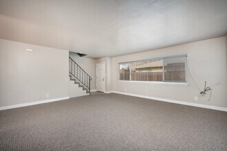 5336 Karbet Way in Sacramento, CA - Building Photo - Building Photo