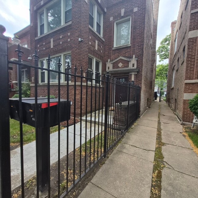 7538 S Evans Ave