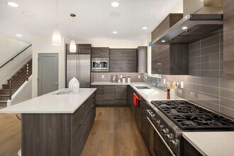 9811 8th Ave NE in Seattle, WA - Building Photo - Building Photo