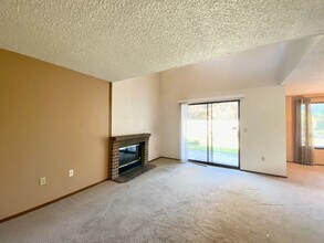 11504 SE 256th Pl in Kent, WA - Building Photo - Building Photo