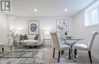 106 Woodpark Pl in Newmarket, ON - Building Photo - Building Photo