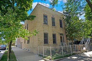 1501 W Ohio St in Chicago, IL - Building Photo