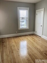 24 Pond St, Unit 1 in Boston, MA - Building Photo - Building Photo