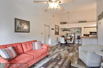 322 Villa Cir in Boynton Beach, FL - Building Photo - Building Photo