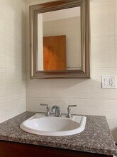 33 E 51st St, Unit 2 in Bayonne, NJ - Foto de edificio - Building Photo