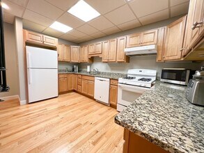 139r Linden St-Unit -2 in Wellesley, MA - Building Photo - Building Photo