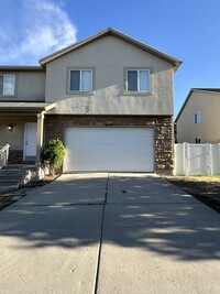 6727 W 8305 S in West Jordan, UT - Foto de edificio - Building Photo