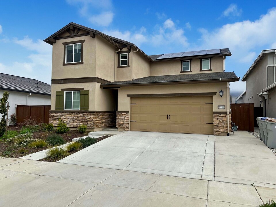 1281 Roberts Dr in Woodland, CA - Building Photo
