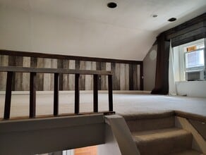 337 1/2 W South St, Unit Upstairs in Wooster, OH - Foto de edificio - Building Photo