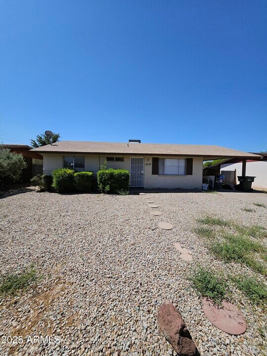 4747 E St Anne Ave in Phoenix, AZ - Building Photo