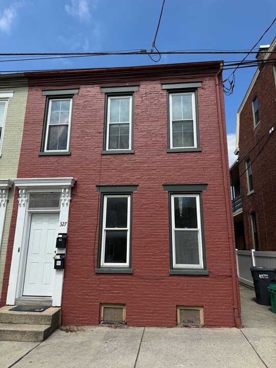 327 Cherry St in Columbia, PA - Building Photo