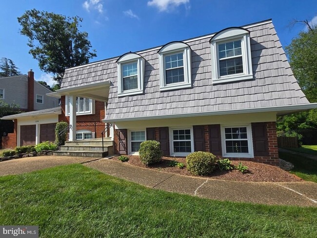 1208 Forestwood Dr in McLean, VA - Building Photo - Building Photo