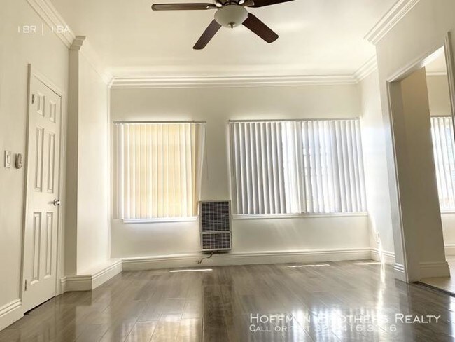 2741 San Marino St in Los Angeles, CA - Building Photo - Building Photo