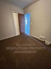 1011 E 140th St in Cleveland, OH - Foto de edificio - Building Photo