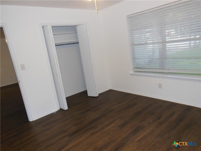 property at 1022 Clover Cir