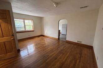 18 Cleveland Ave in Westover, WV - Foto de edificio - Building Photo