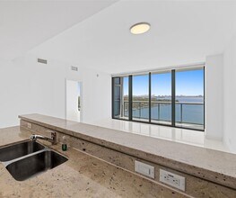 601 NE 36th St, Unit 1511 in Miami, FL - Building Photo - Building Photo