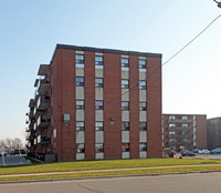 Oxford Apartments in Oshawa, ON - Building Photo - Building Photo