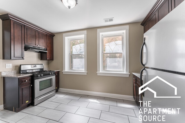 2618 N Harding Ave, Unit G in Chicago, IL - Building Photo - Building Photo