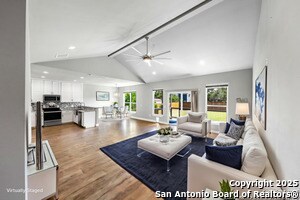 950 Paradise Dr in Canyon Lake, TX - Building Photo - Building Photo