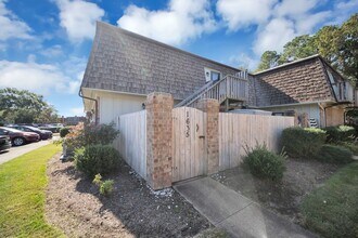 1635 Ocean Bay Dr in Virginia Beach, VA - Building Photo - Building Photo