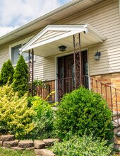 490 Amherst Ln in Hoffman Estates, IL - Building Photo - Building Photo