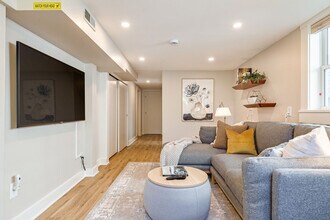 1706 Warren Ave N in Seattle, WA - Building Photo - Building Photo
