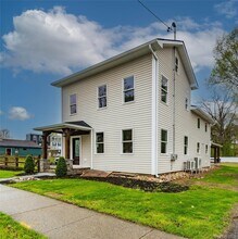4407 Albany Post Rd in Hyde Park, NY - Building Photo - Building Photo