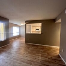 2667 NW 33rd St in Oakland Park, FL - Building Photo - Building Photo