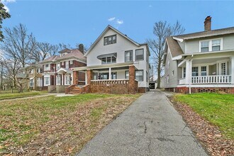 3234 Euclid Heights Blvd in Cleveland Heights, OH - Foto de edificio - Building Photo