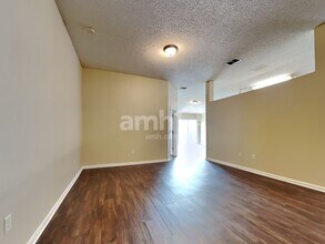 9575 Stratham Ct in Jacksonville, FL - Foto de edificio - Building Photo