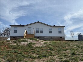 175 Dorsey Brothers Rd in Cleveland, GA - Building Photo