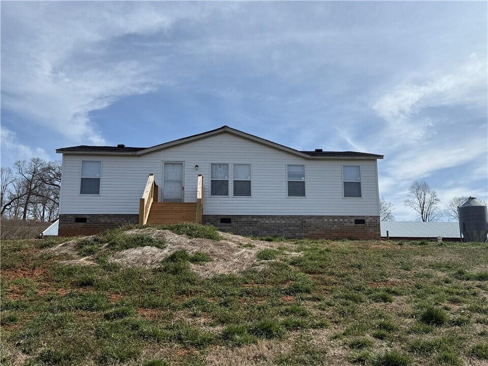 175 Dorsey Brothers Rd in Cleveland, GA - Building Photo