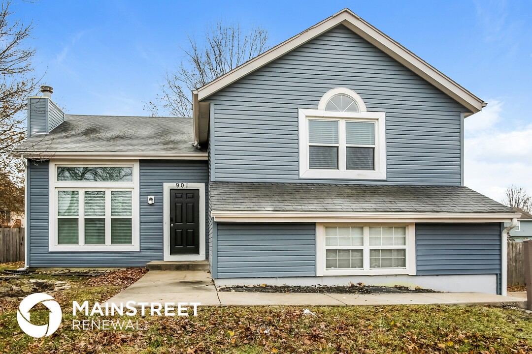 901 Courtland Ct in Belton, MO - Building Photo