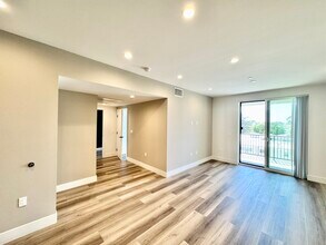 11155 Huston St in Los Angeles, CA - Building Photo - Building Photo